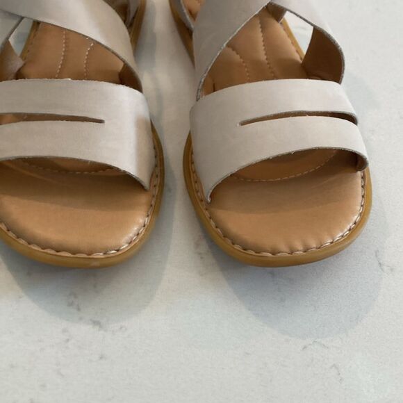 Born May Cream Leather Strappy Flat Sandals Size 9 - Picture 5 of 7